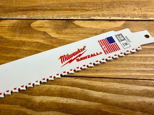 Полотно Milwaukee AX по дереву 30 см  5027 для сабельной пилы